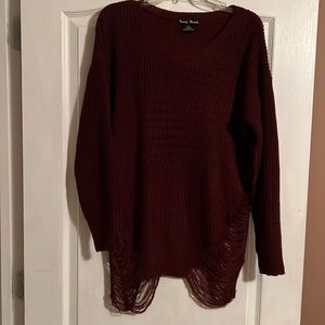 🌞3/$25  Trendy Threads distressed sweater